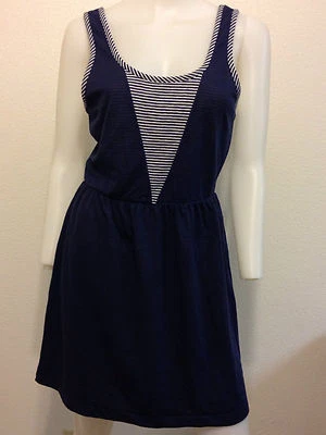 VESTIDO SIN MANGAS INFORMAL DE VERANO CON INCRUSTACIONES A RAYAS AZUL MARINO PLAYA MEDIANO Foto 1 de 4