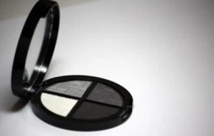 EYESHADOW QUAD MUSE - COMBO OF SATINS AND MATTES IN GRAY NEUTRALS FROM MUA - Picture 1 of 1