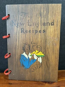DE COLECCIÓN Finas Vieja Nueva Inglaterra Recetas CUBIERTA DE MADERA LIBRO DE COCINA HORNEADO CULINARIO 1972 - Imagen 1 de 17