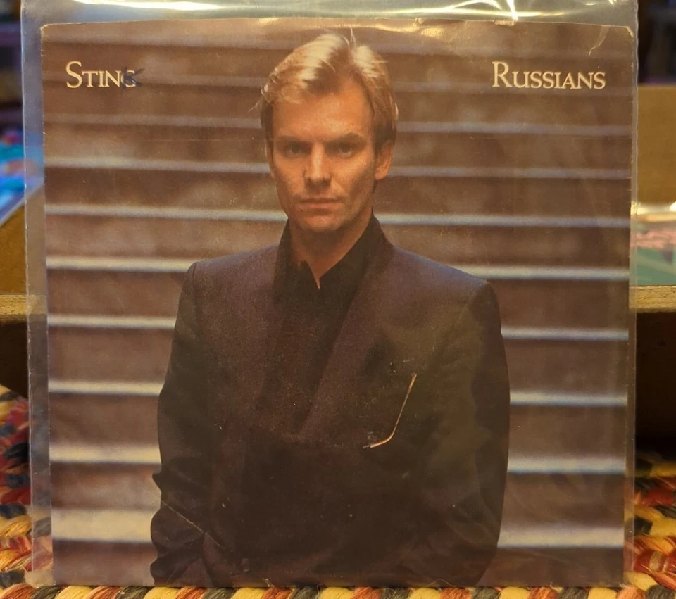 STING 7"  SINGLE,  RUSSIANS  /  GABRIELS  MESSAGE  45 RPM Record  Foto 1 de 4