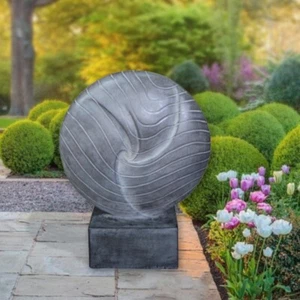 Estatua de jardín moderno Vossmoon Vortex - Imagen 1 de 3