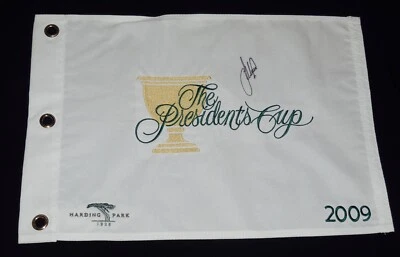 ФЛАГ ДЛЯ ГОЛЬФА КУБОК ПРЕЗИДЕНТОВ 2009 ГОДА С АВТОГРАФОМ ЛИ УЕСТВУДА - С СЕРТИФИКАТОМ ПОДЛИННОСТИ! - Изображение 1 из 2