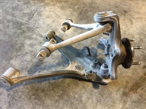 05-13 CORVETTE C6 OEM PASAJERO DERECHO SUSPENSIÓN DELANTERA BRAZO DE CONTROL DE ESQUINA USADO #C0 - Imagen 1 de 9