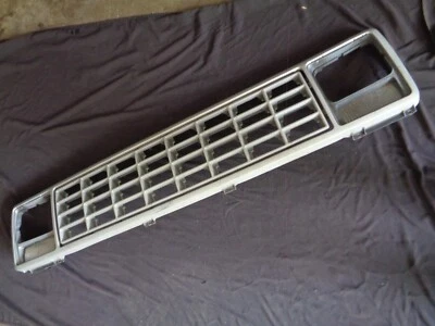 Econoline Van 1979-1991 Radiador Parrilla Pantalla Faros Biseles Luces de Estacionamiento Foto 1 de 4