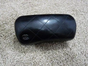 Chanel schwarzes gestepptes Etui Größe Large für Brillen Made Italy EUC - Bild 1 von 5