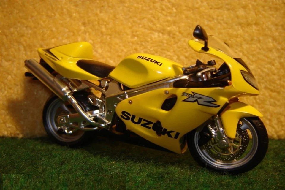 1:24 Suzuki TL 1000 R Gelb ALTAYA 02433 - Bild 1 von 1