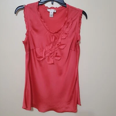 Blusa Kenar mediana para mujer sin mangas satinada apliques florales lisos coral Foto 1 de 4