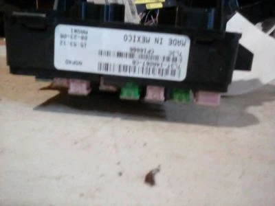 Fuse Box Engine Fits 06-08 LINCOLN LT 412472 - Image 1 of 4