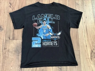 Balón Lamelo NBA Hornets de colección negro T para hombre mediano-grande Foto 1 de 4