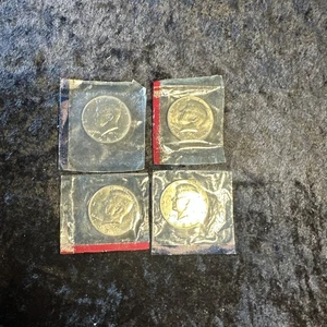 1981 P&D UNCIRCULATED KENNEDY HALF DOLLARS IN MINT CELLO (4 COINS) - Picture 1 of 6
