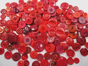 180 Assorted RED BUTTONS Mix Sewing Crafts - Picture 1 of 1