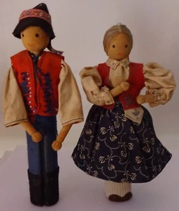 Vintage wooden dolls in Slovak costumes. 1950s - Picture 1 of 5
