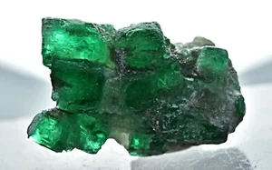 Natural Top Green Color Unique Emerald Crystal From Swat Pakistan 9 Carat - Picture 1 of 7