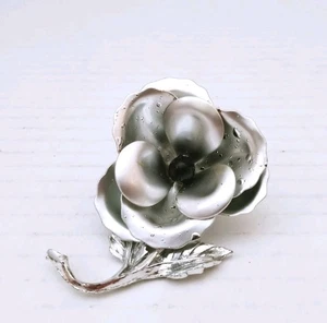 Broche Flor Grande Firmado CELEBRITY De Colección Tono Plateado Rocío Mañana Pasarela Prendedor - Imagen 1 de 8