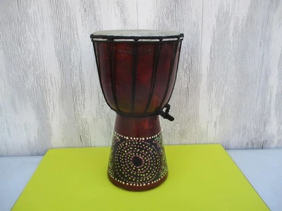 Tambor de mano Djembe madera tallada con decoración de patrón de puntos coloridos Foto 1 de 4