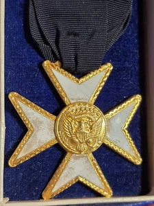 Vintage Masonic White Enamel Maltese Cross Membership Medal And Ribbon Lapel Pin - Picture 1 of 3