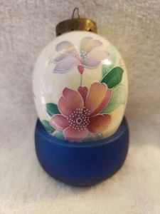 The Egg Lady Porzellan Ei - Bild 1 von 8