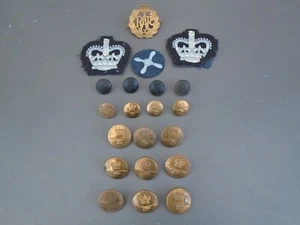  RAF:"ROYAL AIR FORCE AIRMAN'S BRASS BADGE, BUTTONS, Etc - Picture 1 of 4