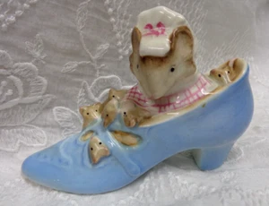BESWICK England WARNE Beatrix Potter's OLD WOMAN WHO LIVED IN A SHOE Figurine - Picture 1 of 6