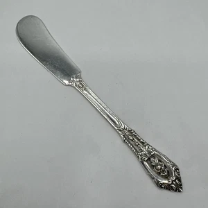 Cuchillo esparcidor de mantequilla Rose Point de Wallace Sterling mango plano 5 1/2 AT92220 - Imagen 1 de 7
