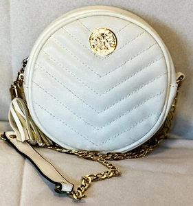 Cartera Redonda Blanca, Cuero Acolchado con Borla Cremallera, Correa de Cadena Tono Dorado, Usada en Excelente Condición - Imagen 1 de 10
