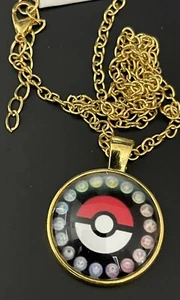 Pokemon Mega Stein Feuer Pokeball Goldfarben Halskette und Anhänger Set NEU - Bild 1 von 5