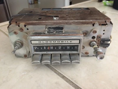 Vintage 1970’s Oldsmobile Cutlass Radio AM Chrome Buttons 7935003 *Not Tested* Foto 1 de 4