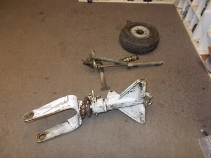 LAKE AMPHBIAN LA-4 NOSE GEAR - Bild 1 von 4