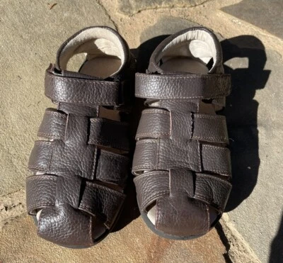 Sandalias de pescador See Kai Run talla 12 de cuero marrón para niños pequeños Foto 1 de 4