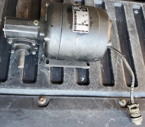 Motor engranaje de potencia fraccional de cuerpo NSH-55RL 230V 1/4hp 1725rpm CONT 345 10:1 - Imagen 1 de 9