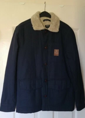 Chaqueta de Invierno Marca Etnies Talla Pequeña Color Azul Marino Estado Nueva Foto 1 de 4