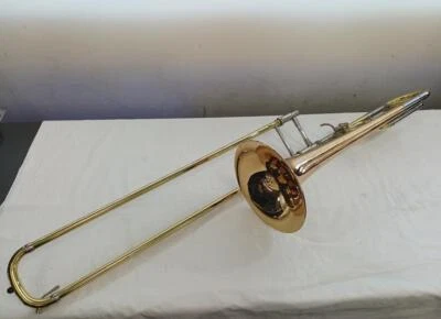 Trombón bajo tenor Yamaha YSL-820GII usado con estuche Foto 1 de 4