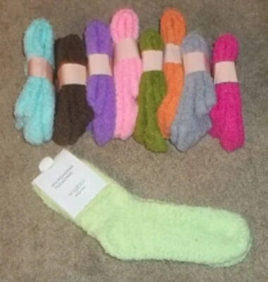 NUEVO CON ETIQUETAS 1 par de calcetines difusos mullidos 11 colores lisos tú eliges nuevos Foto 1 de 3