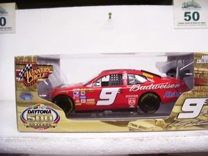 2008 1/24 #9 KASEY KAHNE BUDWEISER DODGE DAYTONA 500 WINNERS CIRCLE - Picture 1 of 5