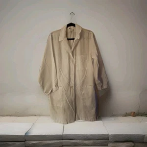 White Chemistry Class Lab Coat - Picture 1 of 4