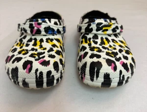Girls CROCS White w/ Multi-colored Animal Print w/ Black Fleece Lining Size Y6 - Picture 1 of 6