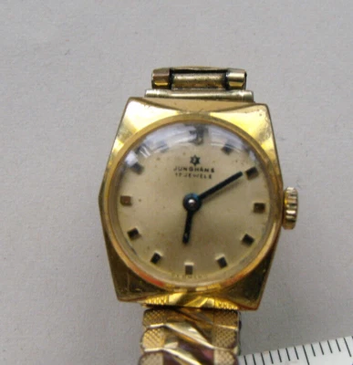 JUNGHANS  Damenuhr - die Uhr ist nach wie vor intakt !! - Bild 1 von 4