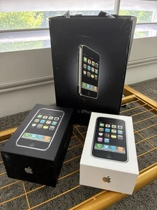 Deux boites Apple iPhone d'origine uniquement avec papiers achetés au lancement �� - Photo 1 sur 5