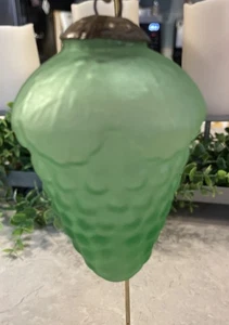 ANTIKE KUGEL SELTEN MID WEST GLAS schwer GRÜNE TRAUBENFORM Messingplatte 4,25" 2,6oz - Bild 1 von 7