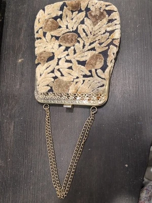Handbag Nice Carpet Material With Gold Chain - Image 1 of 3