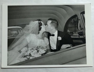 Wedding Couple Postcard (F1) - Picture 1 of 2