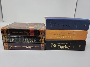 Septimus Heap Set 1-6- Series Angie Sage - Lot of 6 Books Paper Back/hard Back  - Foto 1 di 24