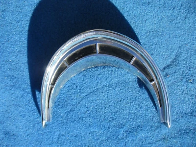 Moldura interna de farol Ford Crown Victoria 1955 - Imagem 1 de 4