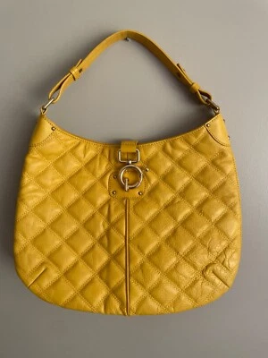 J. Cartera hobo de cuero acolchada Avery amarilla Crew, usada en excelente estado Foto 1 de 4