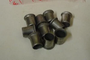 1EA NEW GUIDE/SLEEVE FOR SMALL D-RING ENGINE STUD W/OIL PRESSURE (292T) - Picture 1 of 1