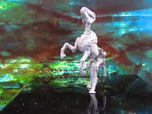 Mini figura de personaje modelo en miniatura esquelético no muerto caballo pose C - Imagen 1 de 6