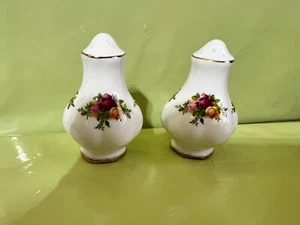 Royal Albert Old Country Roses Salt & Pepper Shakers England - Picture 1 of 5