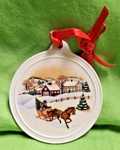 Avon 1985 Porzellan Weihnachtsschmuck Schlittenfahrt Winterszene - Bild 1 von 6