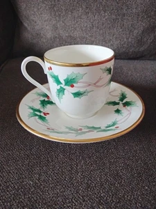 Mikasa Bone China RIBBON HOLLY - 8er Set Teetasse + Teller - Bild 1 von 6