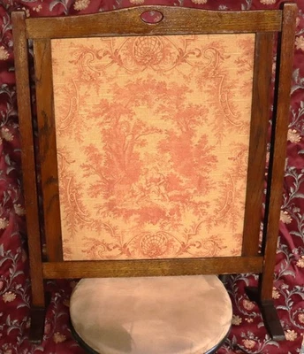 Separador de sillas vintage roble con tapersitería 32 por 24 por 10 pulgadas Foto 1 de 4